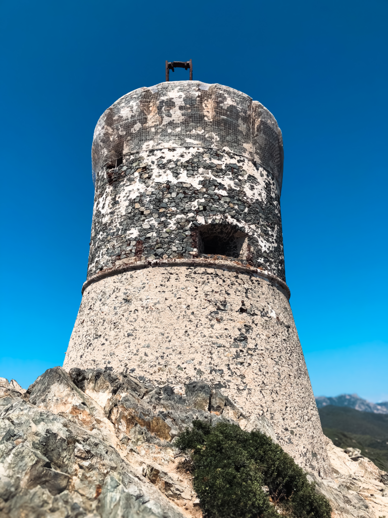 Focus sur la tour de la Parata